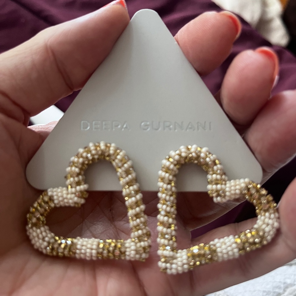 Deepa Gurnani Preeti Ivory/Gold Beaded Heart Earrings / BRAND NEW